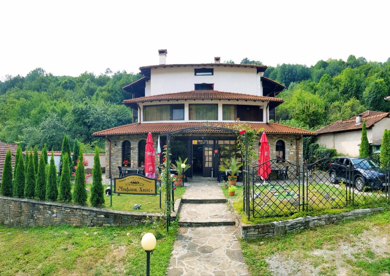 Family Hotel Chiflik Hills ภายนอก รูปภาพ