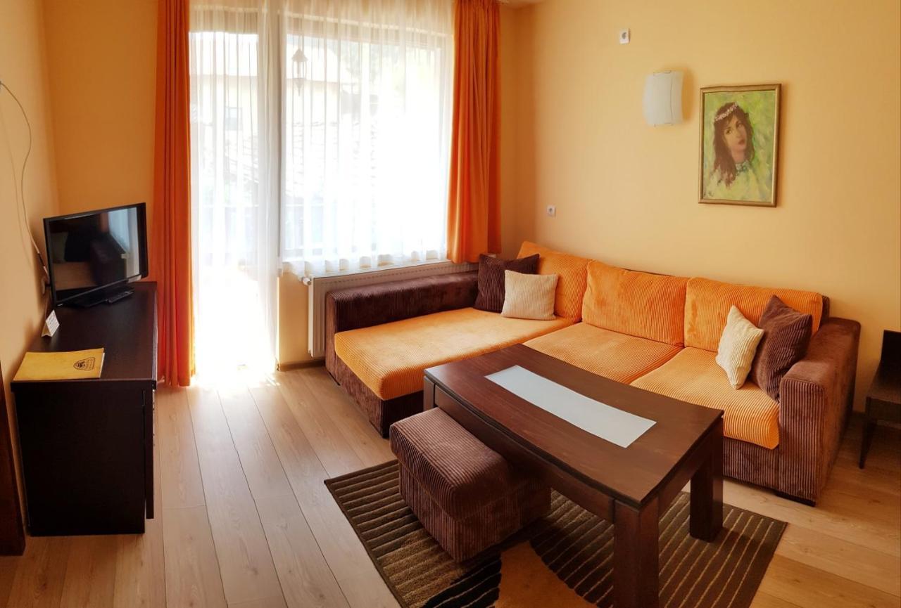 Family Hotel Chiflik Hills ภายนอก รูปภาพ