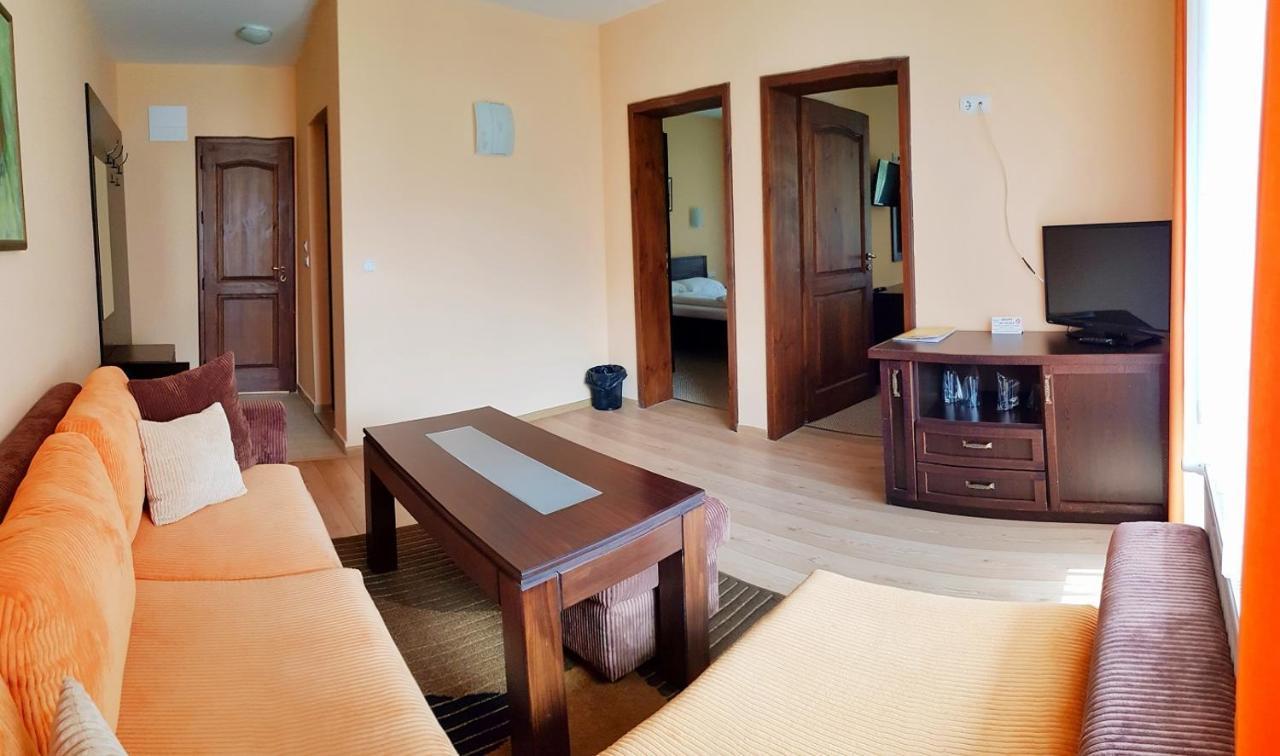 Family Hotel Chiflik Hills ภายนอก รูปภาพ