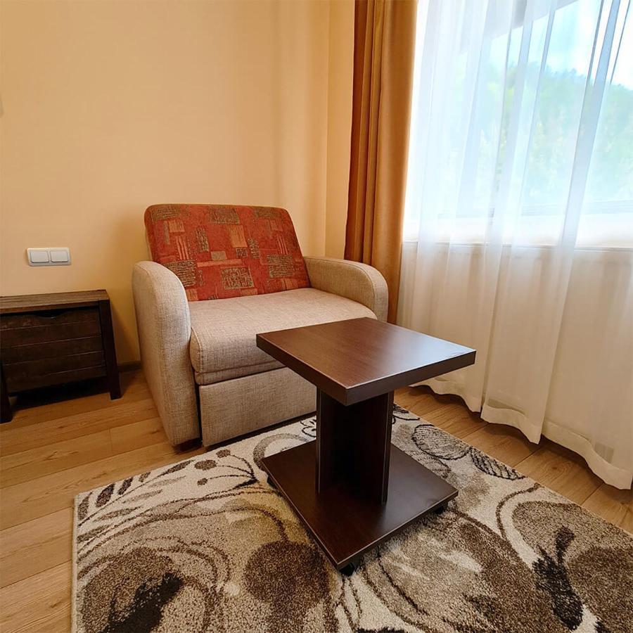 Family Hotel Chiflik Hills ภายนอก รูปภาพ