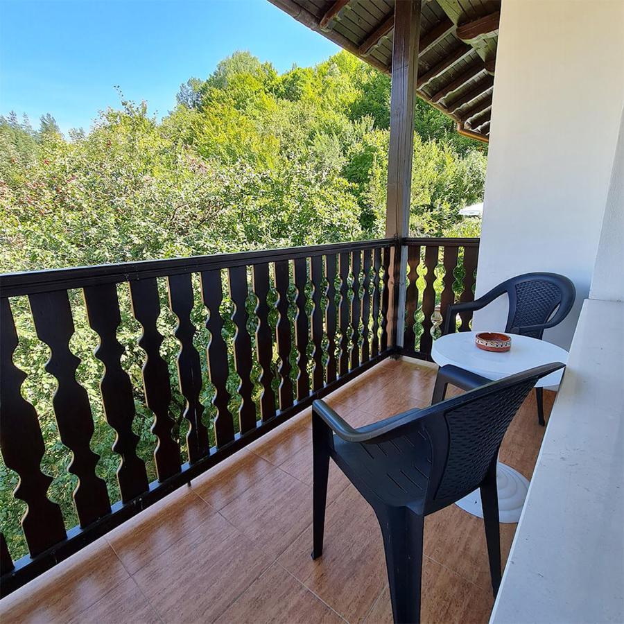 Family Hotel Chiflik Hills ภายนอก รูปภาพ