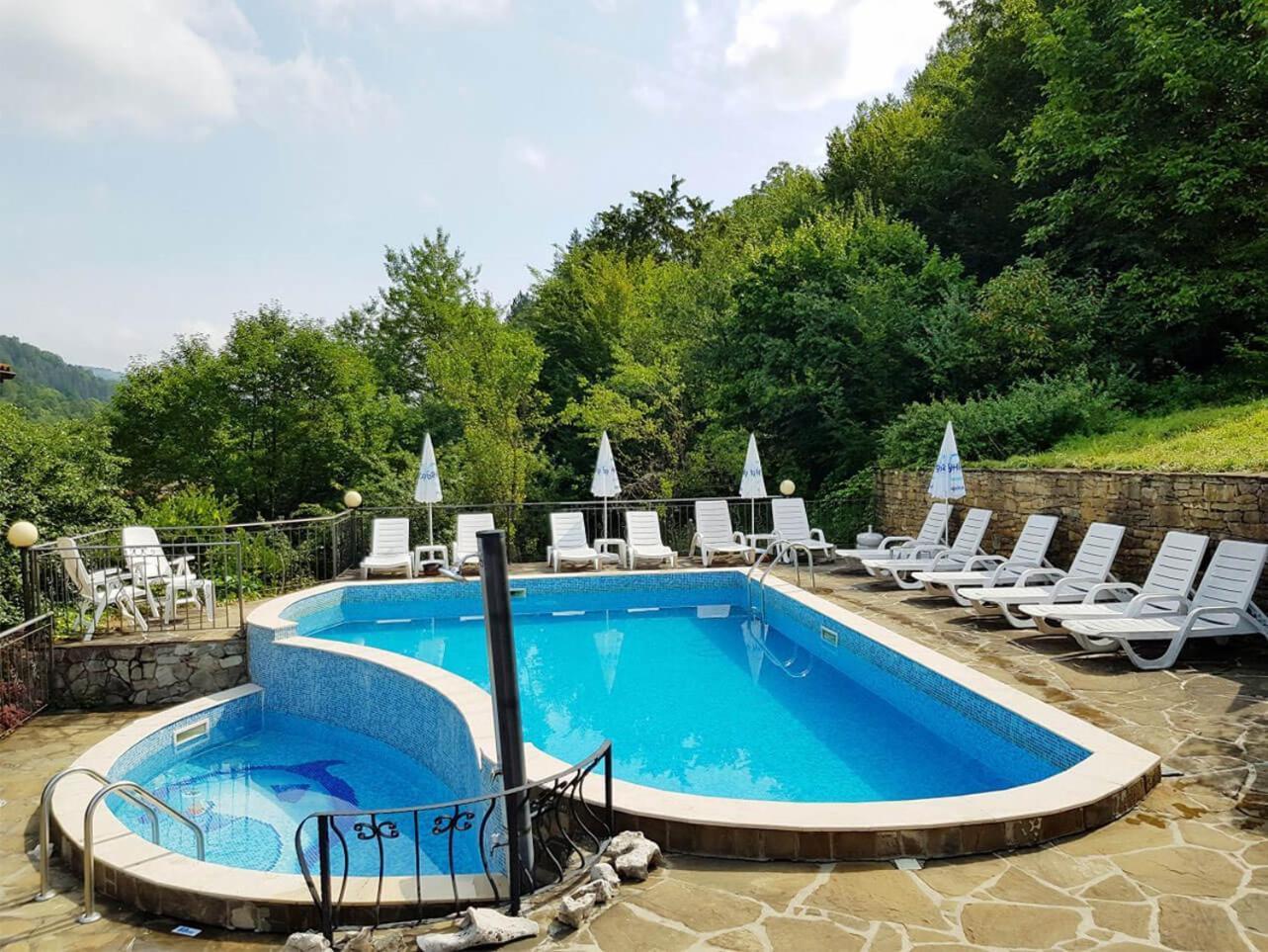 Family Hotel Chiflik Hills ภายนอก รูปภาพ