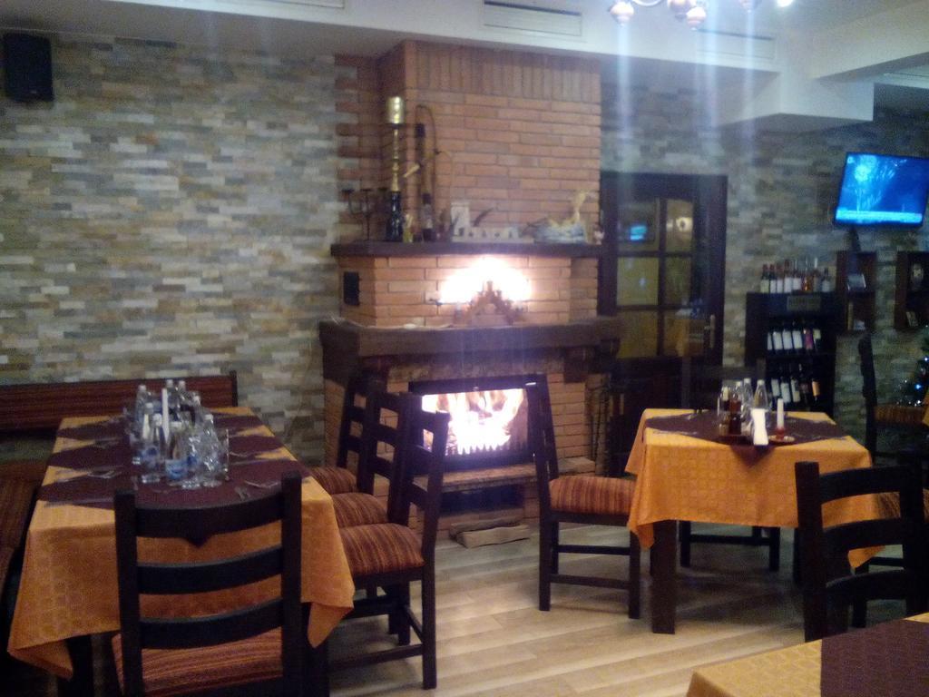Family Hotel Chiflik Hills ภายนอก รูปภาพ
